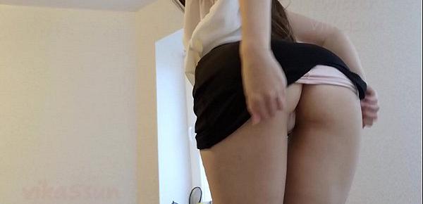  schoolgirl lifted her skirt and showed her ass after school